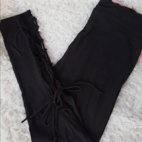 Criss Cross Black High Waist Leggings - Picture 3 of 3